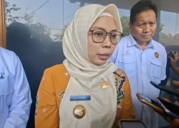 Bupati Demak Eisti’anah bersama Kepala Perwakilan SKK Migas Jabanusa dan General Manager TIS Energy, Heri Suryanto saat diwawancara Kamis, 8 Oktober 2026. (M Burhanuddin Aslam/Lingkarjateng.id)