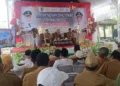 Bupati Demak Eisti'anah menyerap aspirasi warga dalam Demang Ngantor Desa di Desa Tedunan, Kecamatan Wedung, Kabupaten Demak, Selasa, 20 Oktober 2026. (Ahmad Abror/Lingkarjateng.id)