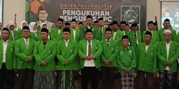 Zayinul Fata kembali dilantik sebagai Ketua Dewan Pengurus Cabang (DPC) Partai Kebangkitan Bangsa (PKB) Kabupaten Demak. (M Burhanuddin Aslam/Lingkarjateng.id)