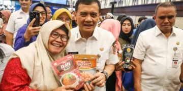 Gubernur Jawa Tengah Ahmad Luthfi foto bersama peserta Bursa Wirausaha Unggulan 2026 di Muladi Dome Universitas Diponegoro (Undip), Semarang, Rabu, 7 Oktober 2026. (Dok. Pemprov Jateng/Lingkarjateng.id)