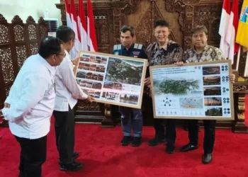 Tim Geolive Universitas Gadjah Mada (UGM) saat mempresentasikan hasil kajiannya di Kantor Bupati Jepara, pada Rabu, 21 Oktober 2026. (Tomi Budianto/Lingkarjateng.id)