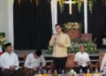 Bupati Jepara, Witiarso Utomo menyerap aspirasi masyarakat saat kegiatan Jumat Berangkat di Gereja Pantekosta Karimunjawa, Jumat, 9 Oktober 2026. (Tomi Budianto/Lingkarjateng.id)