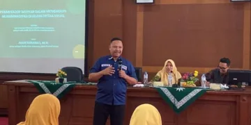 Ketua Jaringan Media Siber Indonesia (JMSI) Jawa Tengah Agus Sunarko saat menyampaikan materi Informasi di ruang pragolo Kabupaten Pati pada Minggu, 4 Oktober 2026. (Fahtur Rohman/Lingkarjateng.id)