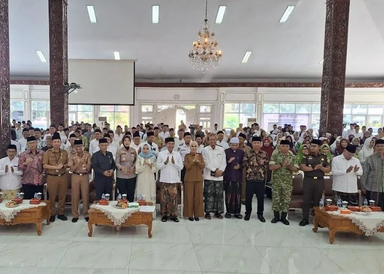Bupati Kendal, Dyah Kartika Permanasari dalam Halaqoh Pondok Pesantren yang berlangsung di Pendopo Tumenggung Bahurekso Kendal, Selasa 20 Oktober 2026. (Anik Kustiani/Lingkarjateng.id)
