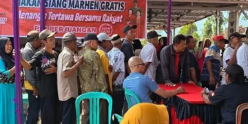 Kegiatan Makan Siang Marhaen Gratis yang digelar DPC PDI Perjuangan Kabupaten Pekalongan di Kafe Volkadot, Desa Gandarum, Kecamatan Kajen, Sabtu, 10 Oktober 2026. (Fahri Akbar/Lingkarjateng.id)