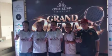 Wali Kota Pekalongan A. Afzan Arslan Djunaid (tengah) menghadiri seremonial peresmian Grand Keisha Padel Court di kawasan Medono, Kota Pekalongan, Sabtu, 10 Oktober 2026. (Fahri Akbar/Lingkarjateng.id)