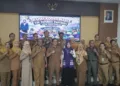 Wali Kota Pekalongan, A. Afzan Arslan Djunaid, bersama jajaran OPD dan Tim Pembina Posyandu saat mengikuti Rapat Koordinasi Posyandu 6 SPM sekaligus penandatanganan komitmen bersama di Ruang Buketan Setda Kota Pekalongan, Senin, 12 Oktober 2026. (Fahri Akbar/Lingkarjateng.id)