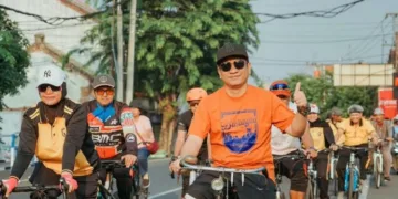 Wali Kota Pekalongan H.A. Afzan Arslan Djunaid (Aaf) mengikuti kegiatan Heritage Fun Bike yang digelar PWI Kota Pekalongan, Minggu, 18 Oktober 2026. (Fahri Akbar/Lingkarjateng.id)