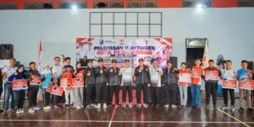Wali Kota Pekalongan, H.A. Afzan Arslan Djunaid, saat seremonial pelepasan kontingen Kota Pekalongan untuk mengikuti Pekan Olahraga Provinsi (Porprov) Jawa Tengah 2026 di GOR Jetayu, Kota Pekalongan, Selasa malam, 20 Oktober 2026. (Fahri Akbar/Lingkarjateng.id)