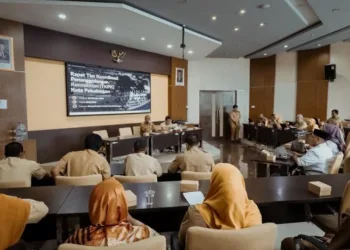 Suasana Rapat Koordinasi Tim Koordinasi Penanggulangan Kemiskinan (TKPK) Kota Pekalongan Tahun 2026 di Ruang Buketan Setda Kota Pekalongan, Selasa, 20 Oktober 2026. (Fahri Akbar/Lingkarjateng.id)