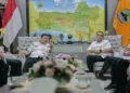Gubernur Jawa Tengah Ahmad Luthfi bersama jajaran rapat membahas persiapan peluncuran program gentengisasi di ruang kerjanya pada  Rabu, 7 Oktober 2026. (Dok. Pemprov Jateng/Lingkarjateng.id)