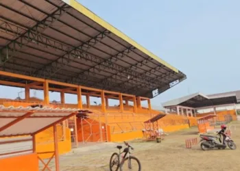 Kondisi Stadion Krida Kabupaten Rembang. (Vicky Rio/Lingkarjateng.id)