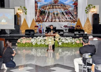 Wali Kota Salatiga Robby Hernawan saat menghadiri sosialisasi Gempur Rokok Ilegal yang bersumber dari Dana Bagi Hasil Cukai Hasil Tembakau (DBHCHT) di Gedung Pertemuan Daerah (GPD) Kota Salatiga, Kamis, 8 Oktober 2026. (Dok.Prokompim Setda Salatiga/Lingkarjateng.id)
