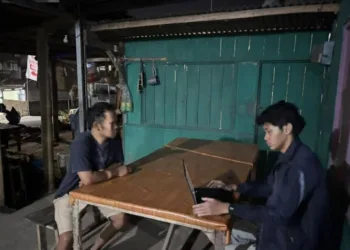 Polisi meminta keterangan korban pencurian sepeda motor di Krajan, Kelurahan Dukuh, Kecamatan Sidomukti, Kota Salatiga, Kamis, 22 Oktober 2026. (Dok.Humas Polres Salatiga/Lingkarjateng.id)