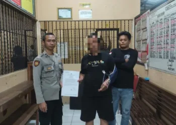 Terduga pelaku kasus penipuan ditahan di ruang tahanan Polres Salatiga, Kamis, 29 Oktober 2026. (Dok.Humas Polres Salatiga/Lingkarjateng.id)