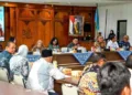 Wali Kota Salatiga Robby Hernawan saat berdialog dengan berdialog dengan Komisi X DPR RI di Ruang Kaloka, Kantor Sekretariat Daerah Kota Salatiga, Jumat, 9 Oktober 2026. (Dok.Prokompim Setda Salatiga/Lingkarjateng.id)